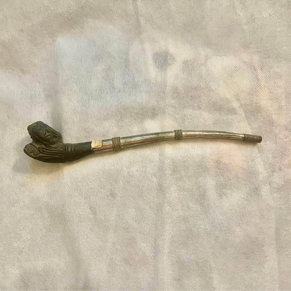 Vintage 19th Century Pipe, collectors item> Previously owned - Very detailed